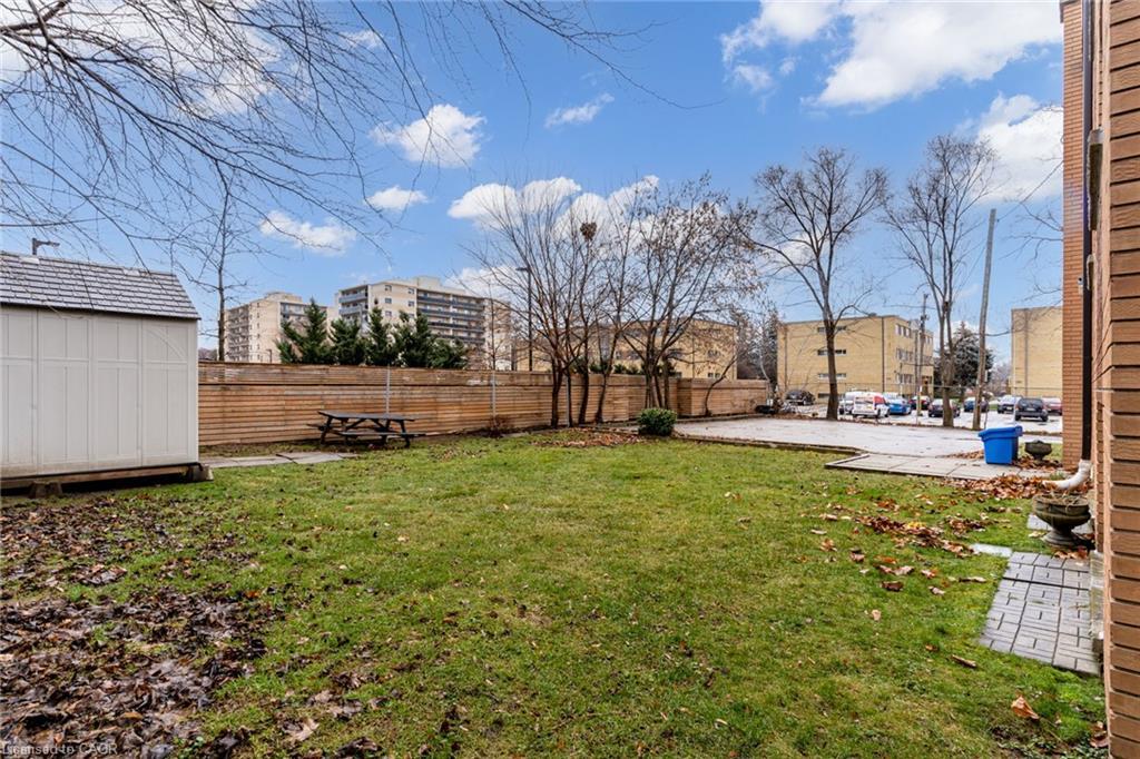 B-807 Robinson Street, Burlington, ON - Outdoor