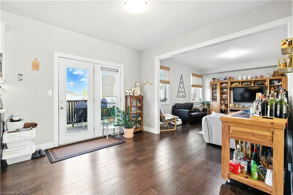 10 Honey Bend, St. Thomas, ON - Indoor Photo Showing Living Room