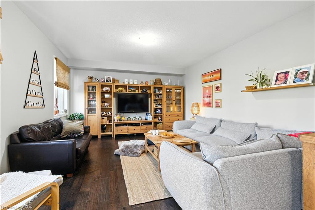 10 Honey Bend, St. Thomas, ON - Indoor Photo Showing Living Room
