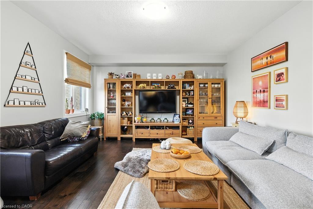 10 Honey Bend, St. Thomas, ON - Indoor Photo Showing Living Room