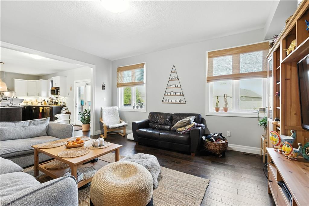 10 Honey Bend, St. Thomas, ON - Indoor Photo Showing Living Room