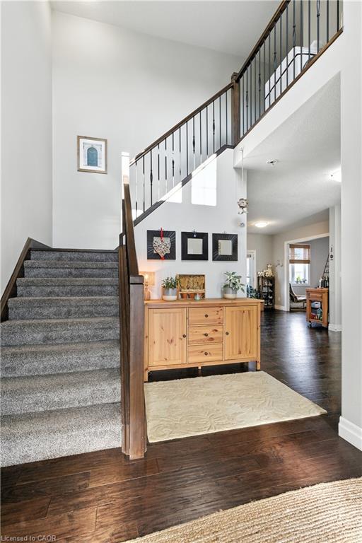 10 Honey Bend, St. Thomas, ON - Indoor Photo Showing Other Room