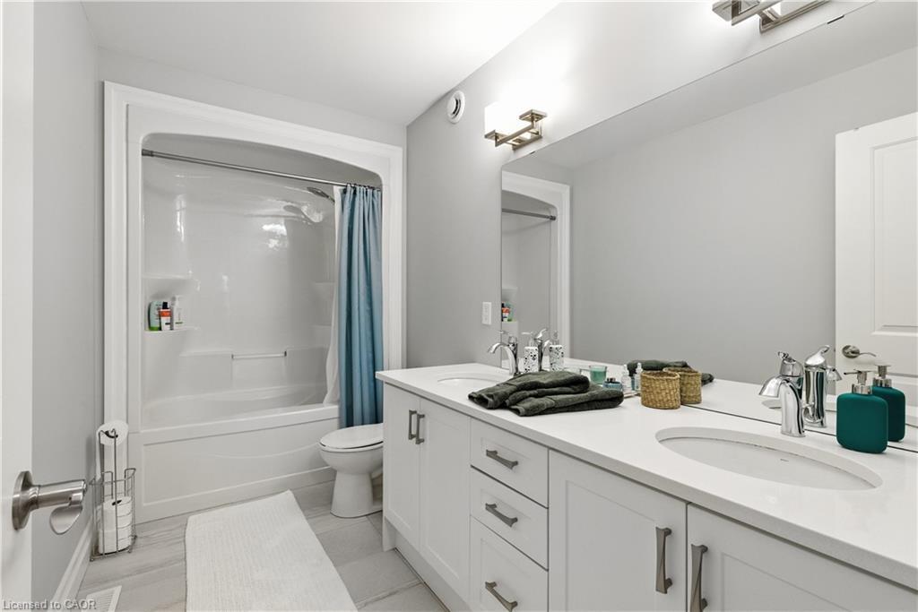 10 Honey Bend, St. Thomas, ON - Indoor Photo Showing Bathroom