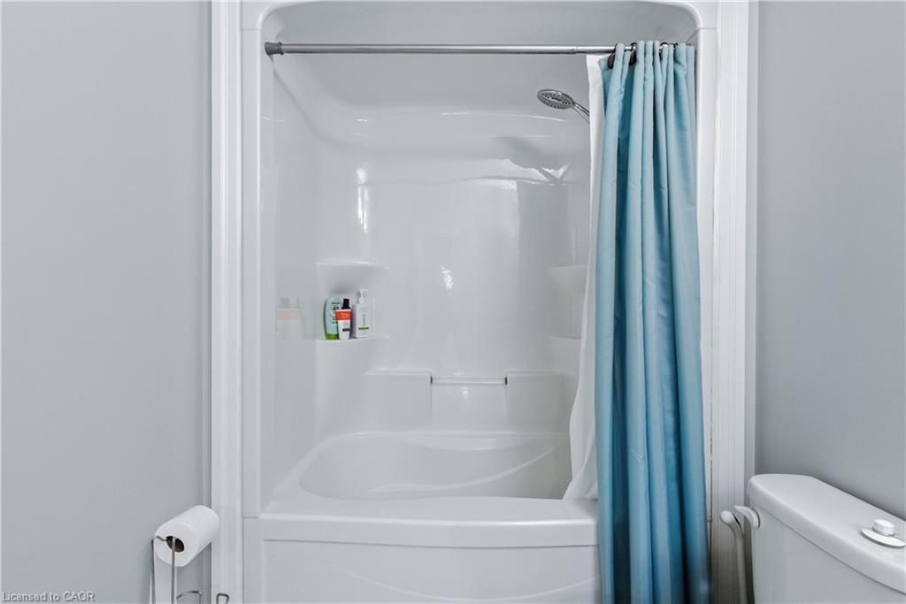 10 Honey Bend, St. Thomas, ON - Indoor Photo Showing Bathroom