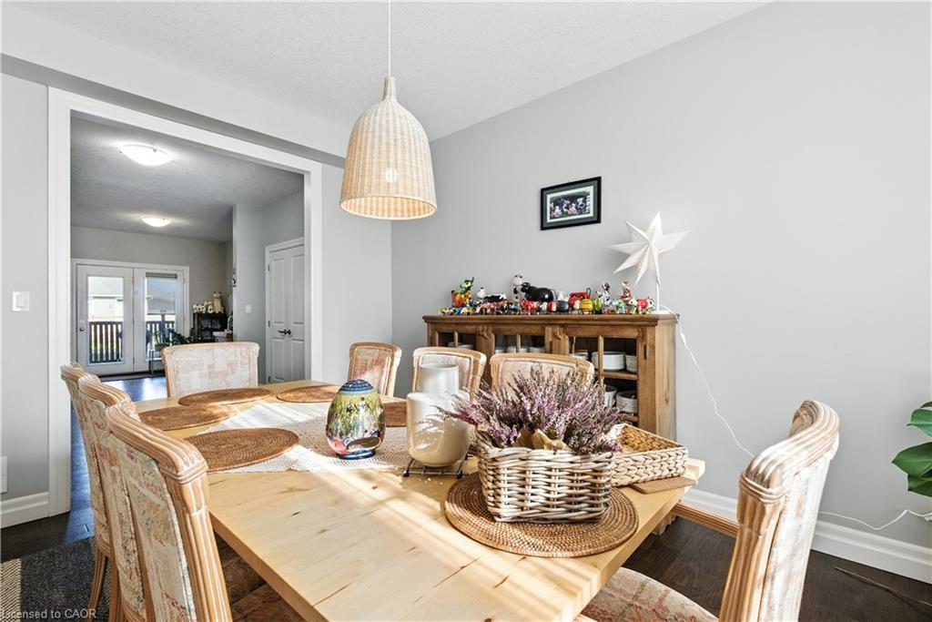 10 Honey Bend, St. Thomas, ON - Indoor Photo Showing Dining Room