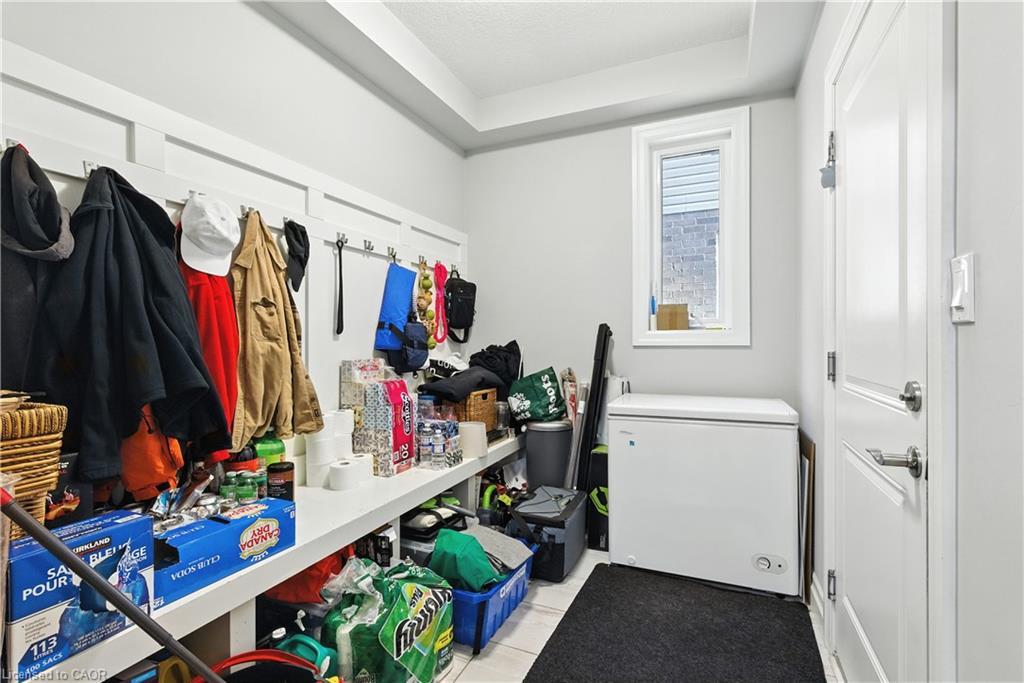 10 Honey Bend, St. Thomas, ON - Indoor