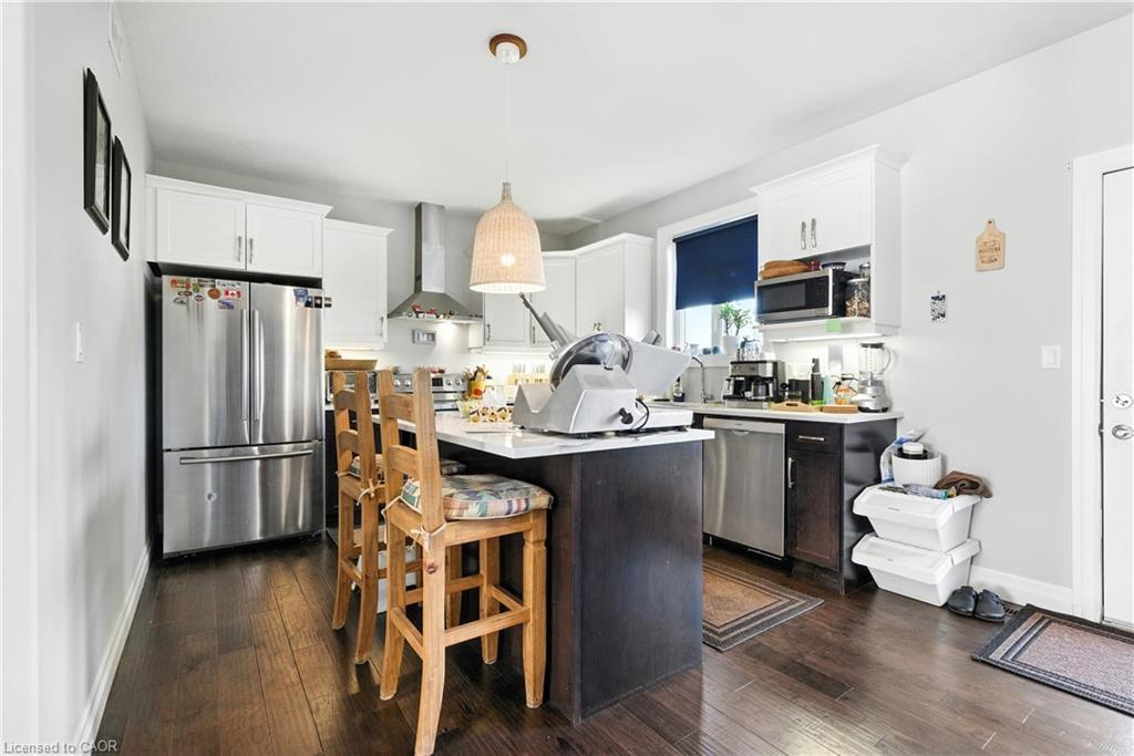 10 Honey Bend, St. Thomas, ON - Indoor Photo Showing Kitchen With Upgraded Kitchen