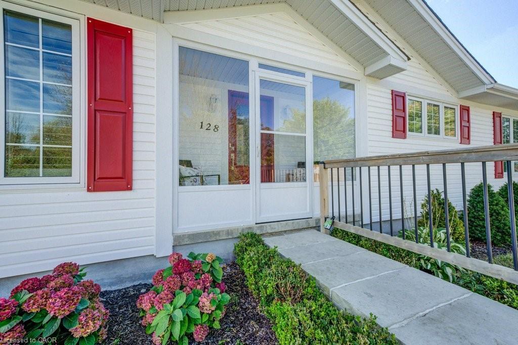 128 Wesley Crescent, Waterloo, ON - Outdoor