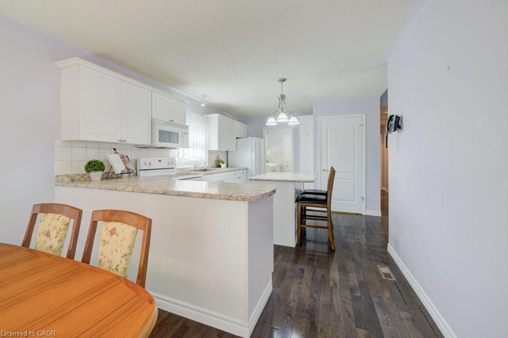 128 Wesley Crescent, Waterloo, ON - Indoor Photo Showing Kitchen