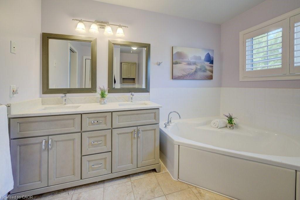 128 Wesley Crescent, Waterloo, ON - Indoor Photo Showing Bathroom