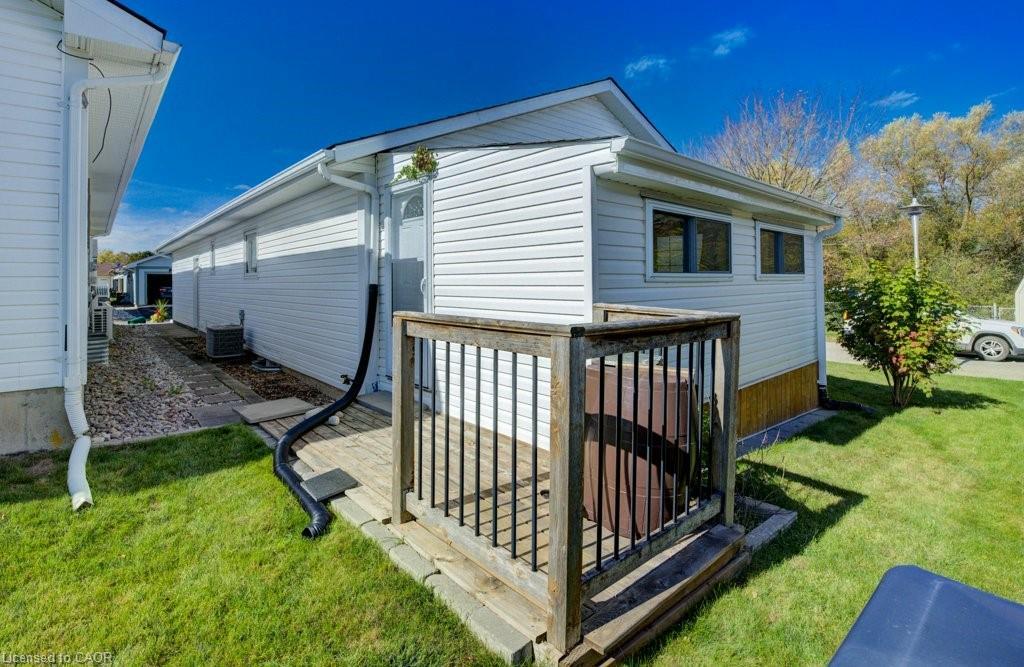 128 Wesley Crescent, Waterloo, ON - Outdoor