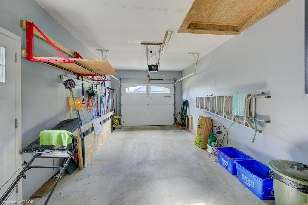 128 Wesley Crescent, Waterloo, ON - Indoor Photo Showing Garage