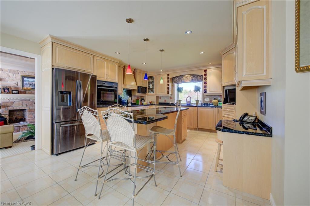 592 Manorwood Court, Waterloo, ON - Indoor Photo Showing Other Room