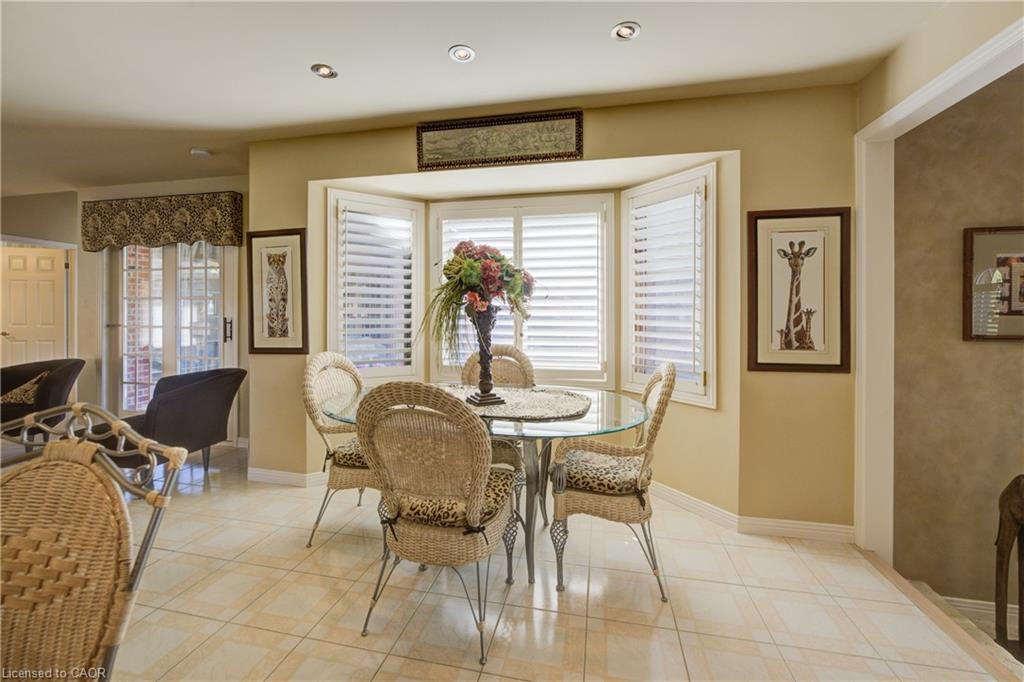 592 Manorwood Court, Waterloo, ON - Indoor Photo Showing Dining Room