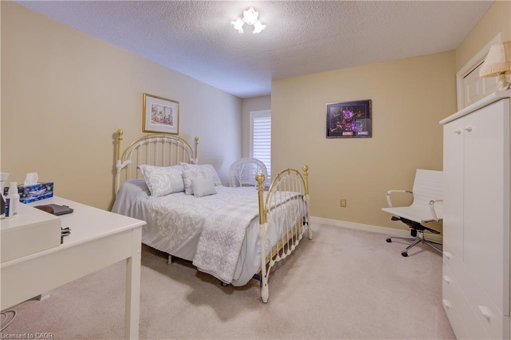 592 Manorwood Court, Waterloo, ON - Indoor Photo Showing Bedroom