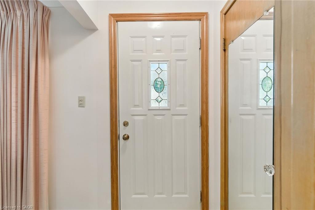 27 Warren Avenue, Hamilton, ON - Indoor Photo Showing Other Room