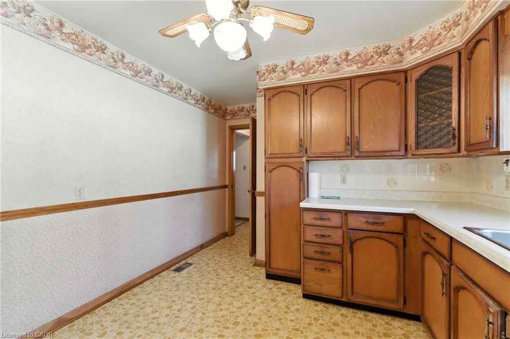 27 Warren Avenue, Hamilton, ON - Indoor Photo Showing Kitchen