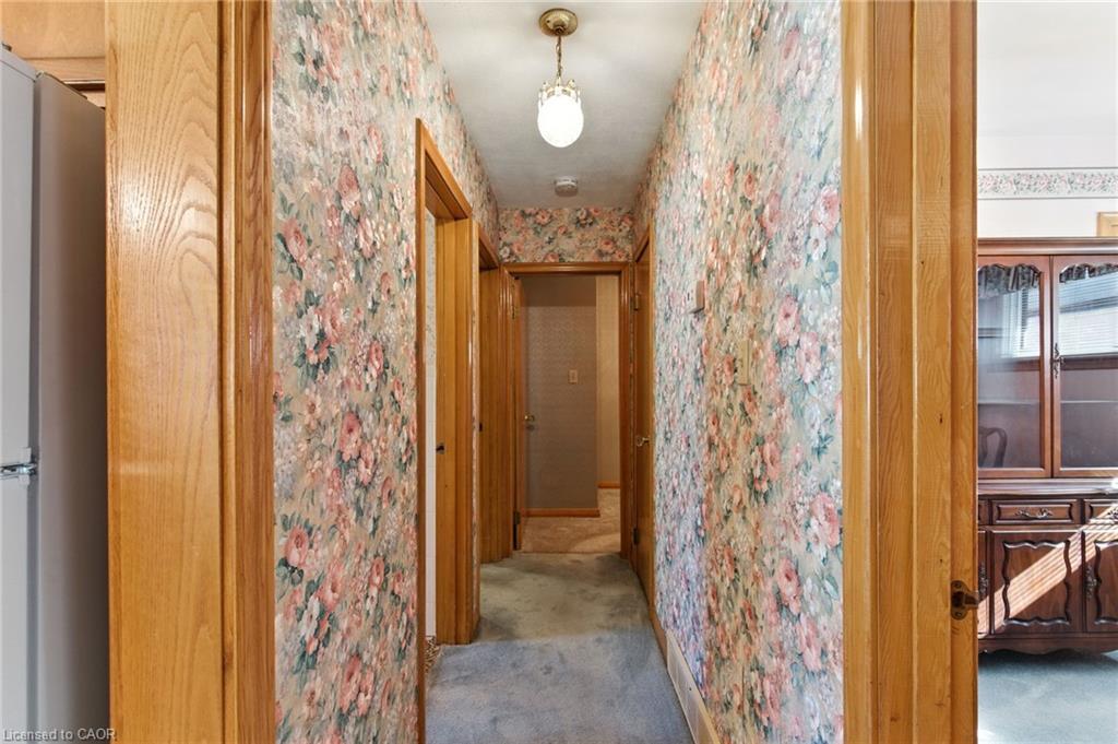 27 Warren Avenue, Hamilton, ON - Indoor Photo Showing Other Room