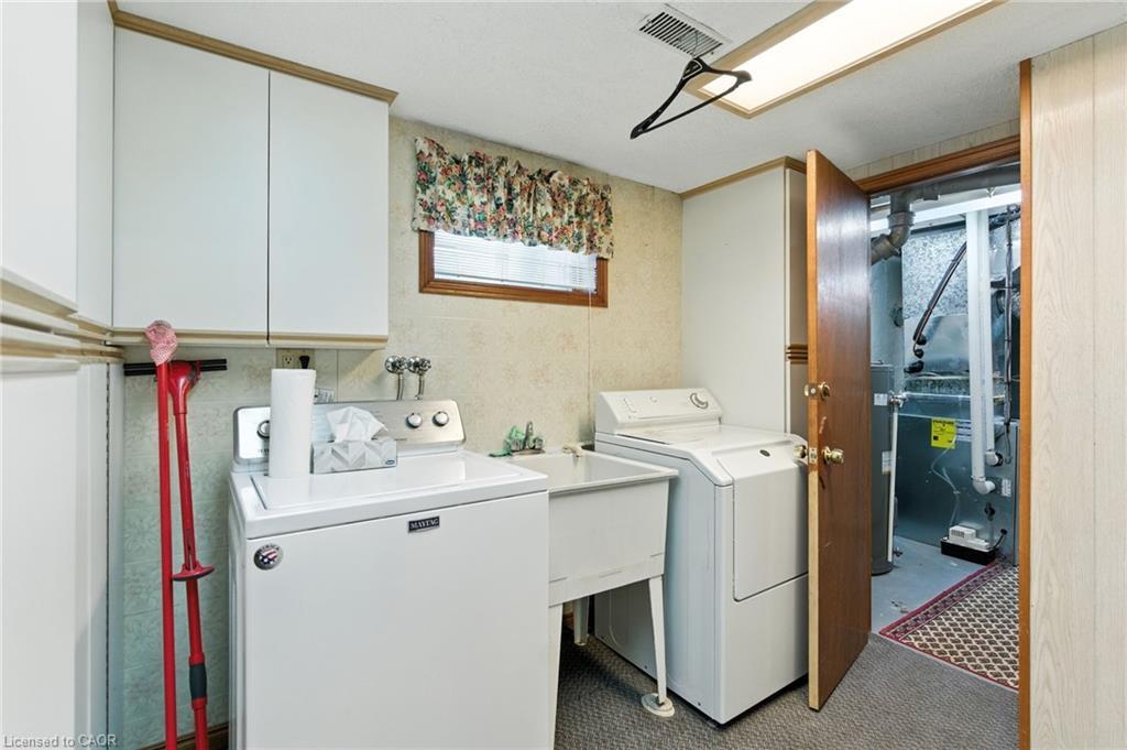 27 Warren Avenue, Hamilton, ON - Indoor Photo Showing Laundry Room