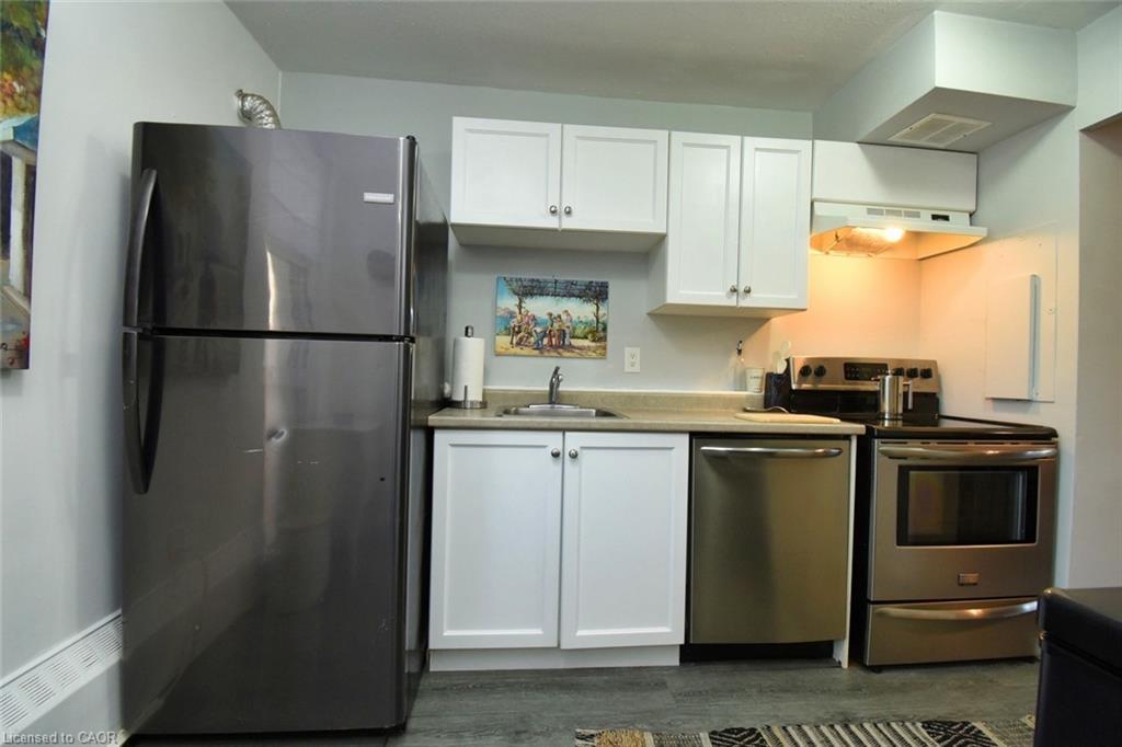 212-350 Quigley Road, Hamilton, ON - Indoor Photo Showing Kitchen