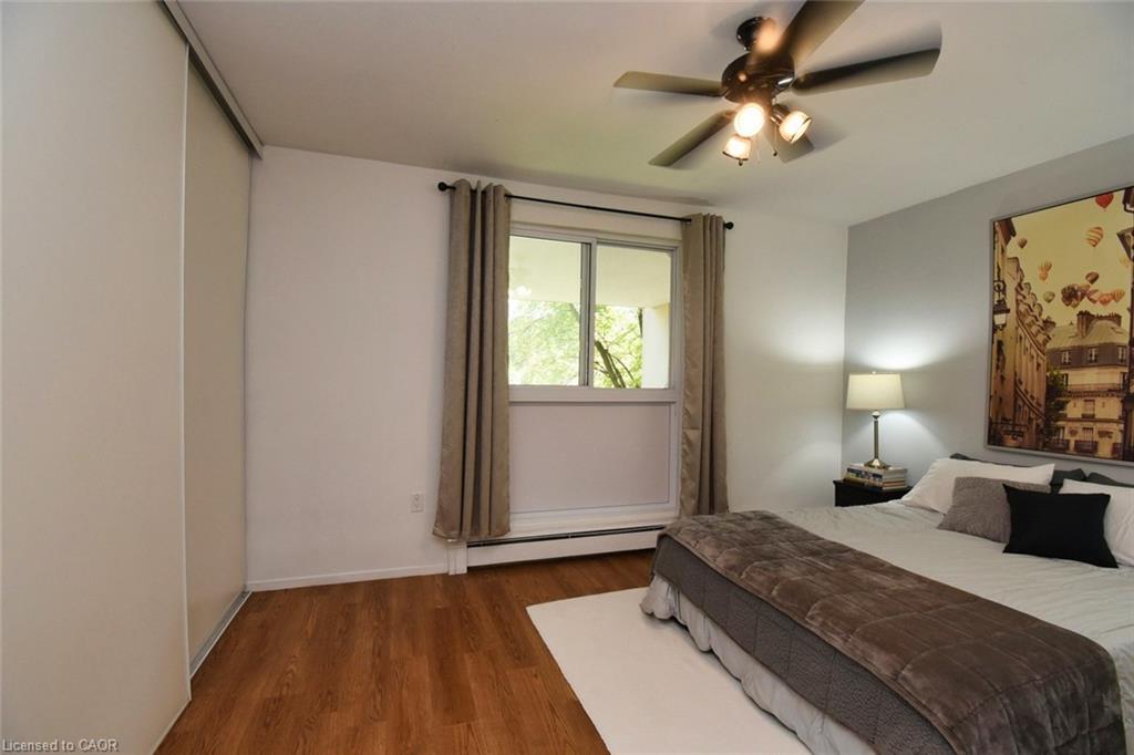 212-350 Quigley Road, Hamilton, ON - Indoor Photo Showing Bedroom