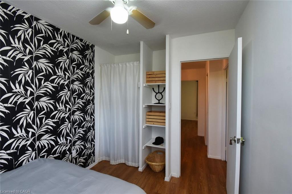 212-350 Quigley Road, Hamilton, ON - Indoor Photo Showing Bedroom