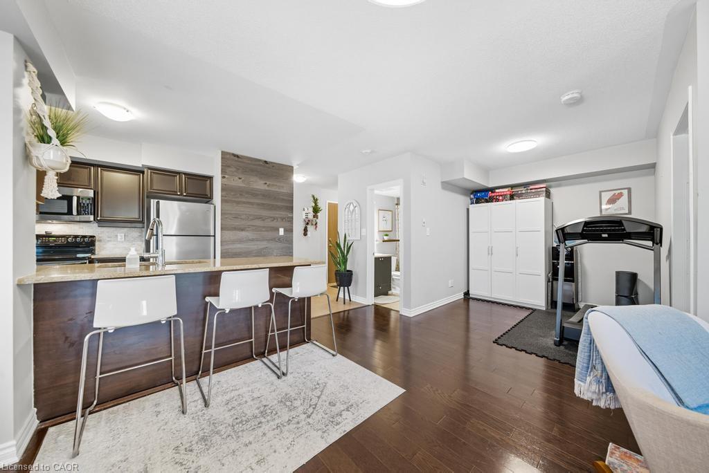 121-3070 Rotary Way, Burlington, ON - Indoor Photo Showing Kitchen