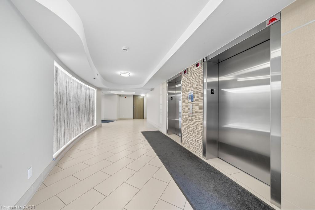 121-3070 Rotary Way, Burlington, ON - Indoor Photo Showing Other Room