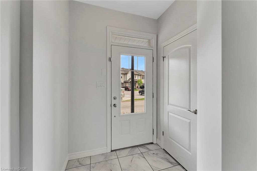 18-98 Shoreview Place, Stoney Creek, ON - Indoor Photo Showing Other Room
