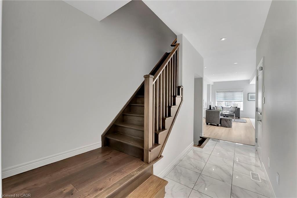 18-98 Shoreview Place, Stoney Creek, ON - Indoor Photo Showing Other Room