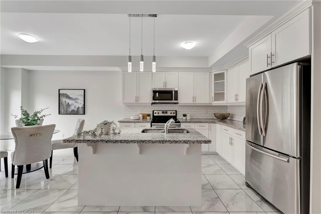 18-98 Shoreview Place, Stoney Creek, ON - Indoor Photo Showing Kitchen With Upgraded Kitchen