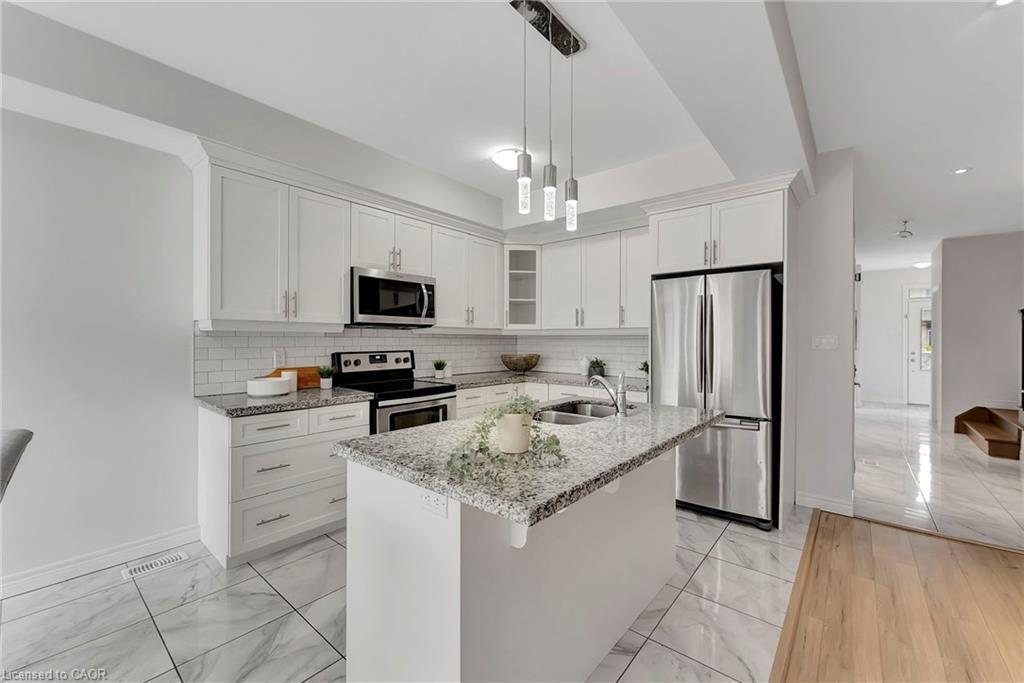 18-98 Shoreview Place, Stoney Creek, ON - Indoor Photo Showing Kitchen With Double Sink With Upgraded Kitchen