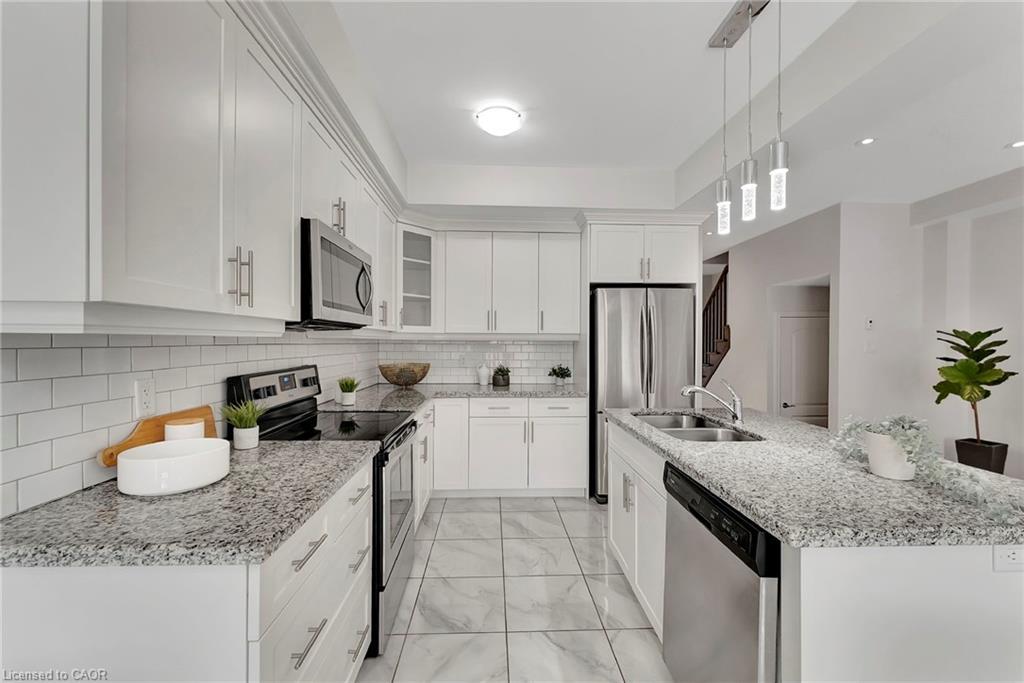 18-98 Shoreview Place, Stoney Creek, ON - Indoor Photo Showing Kitchen With Double Sink With Upgraded Kitchen