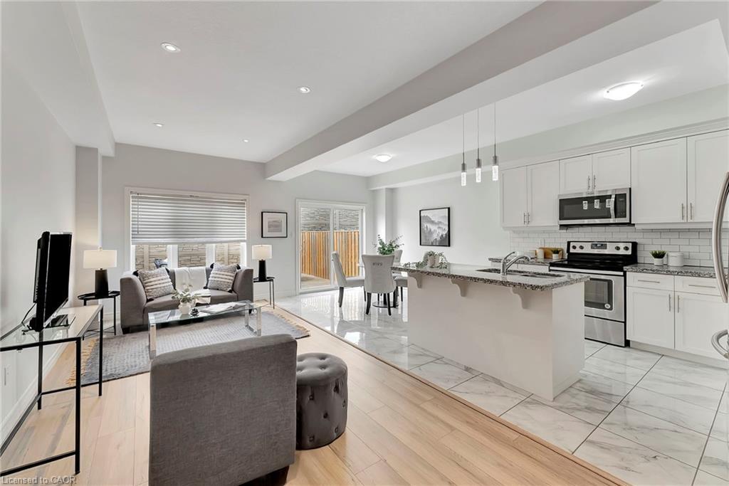 18-98 Shoreview Place, Stoney Creek, ON - Indoor Photo Showing Kitchen With Upgraded Kitchen