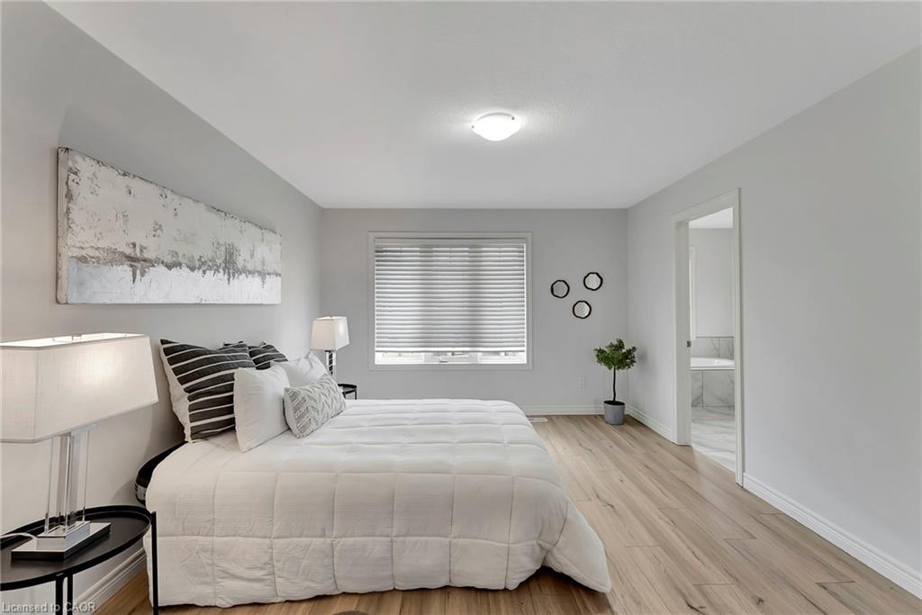 18-98 Shoreview Place, Stoney Creek, ON - Indoor Photo Showing Bedroom