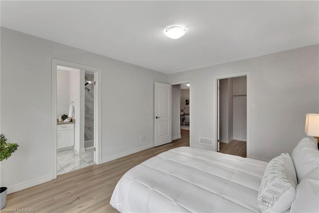18-98 Shoreview Place, Stoney Creek, ON - Indoor Photo Showing Bedroom