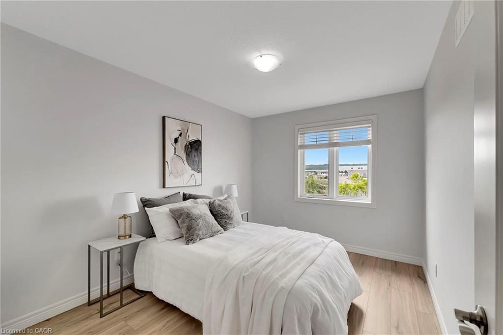 18-98 Shoreview Place, Stoney Creek, ON - Indoor Photo Showing Bedroom