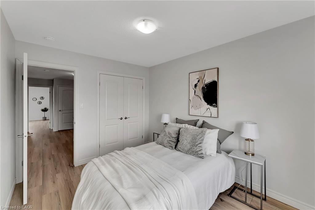 18-98 Shoreview Place, Stoney Creek, ON - Indoor Photo Showing Bedroom