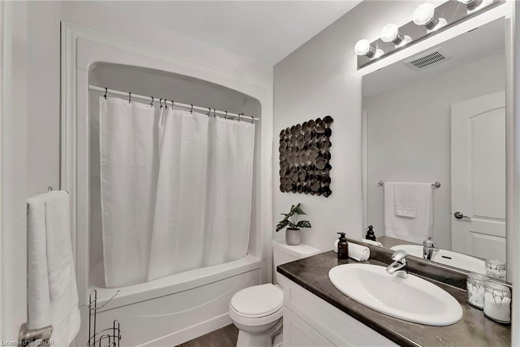 18-98 Shoreview Place, Stoney Creek, ON - Indoor Photo Showing Bathroom