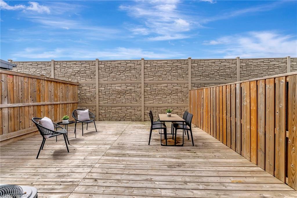 18-98 Shoreview Place, Stoney Creek, ON - Outdoor With Exterior