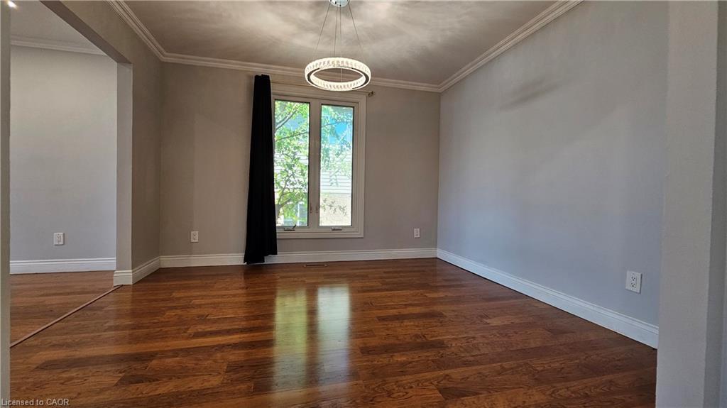 110 Abbot Drive, Hamilton, ON - Indoor Photo Showing Other Room