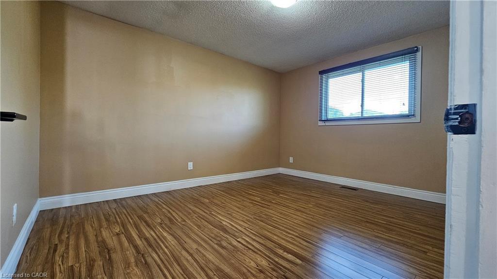 110 Abbot Drive, Hamilton, ON - Indoor Photo Showing Other Room