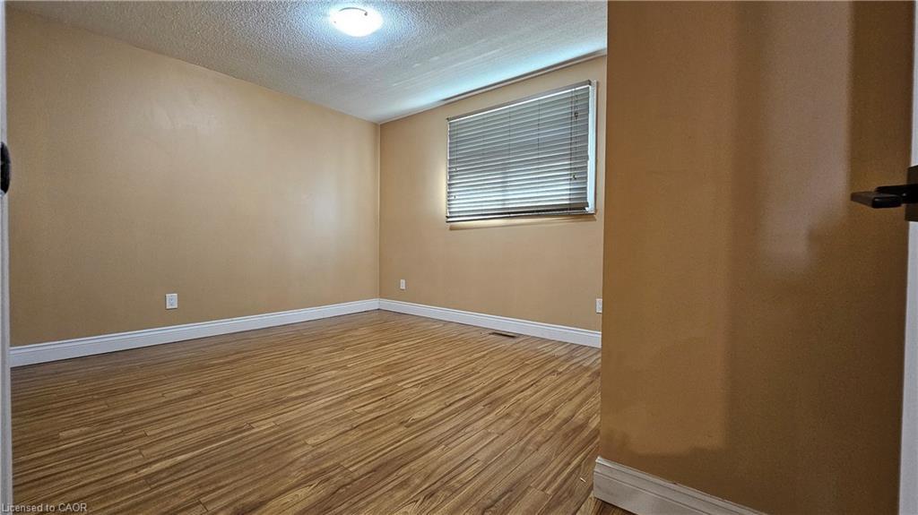 110 Abbot Drive, Hamilton, ON - Indoor Photo Showing Other Room