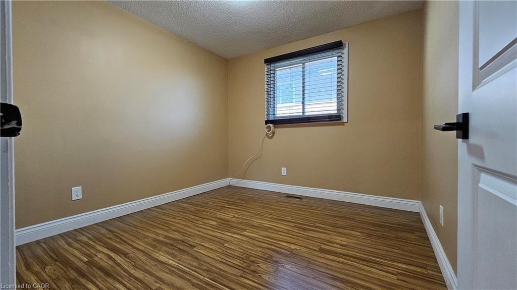 110 Abbot Drive, Hamilton, ON - Indoor Photo Showing Other Room