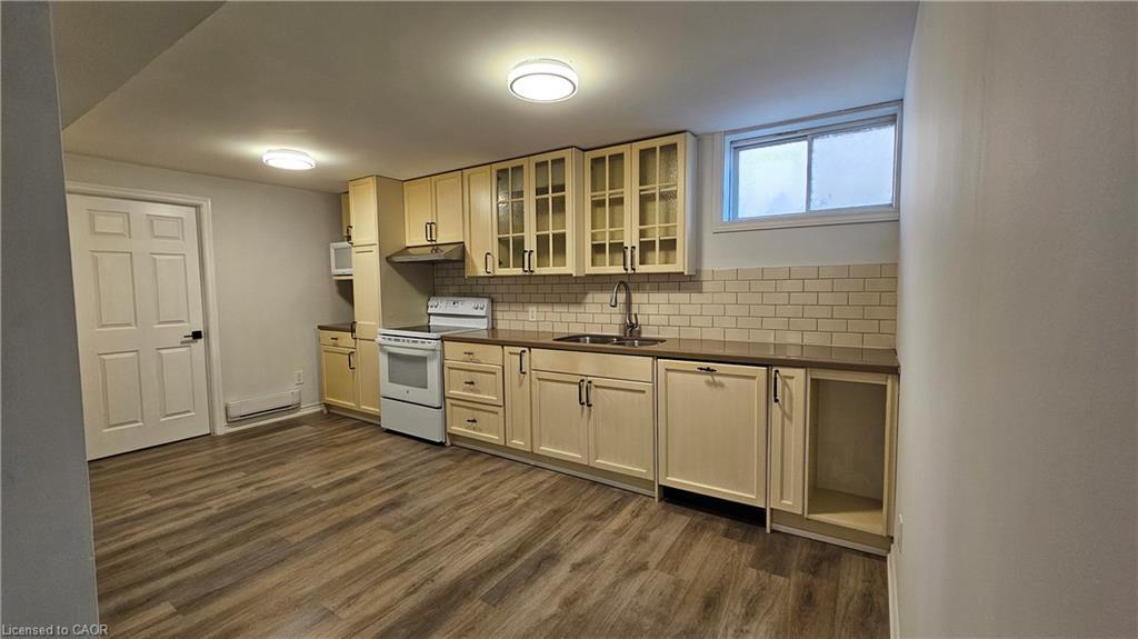 110 Abbot Drive, Hamilton, ON - Indoor Photo Showing Kitchen With Double Sink