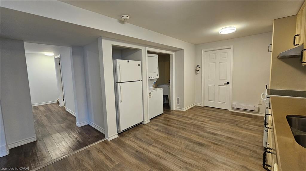 110 Abbot Drive, Hamilton, ON - Indoor Photo Showing Other Room