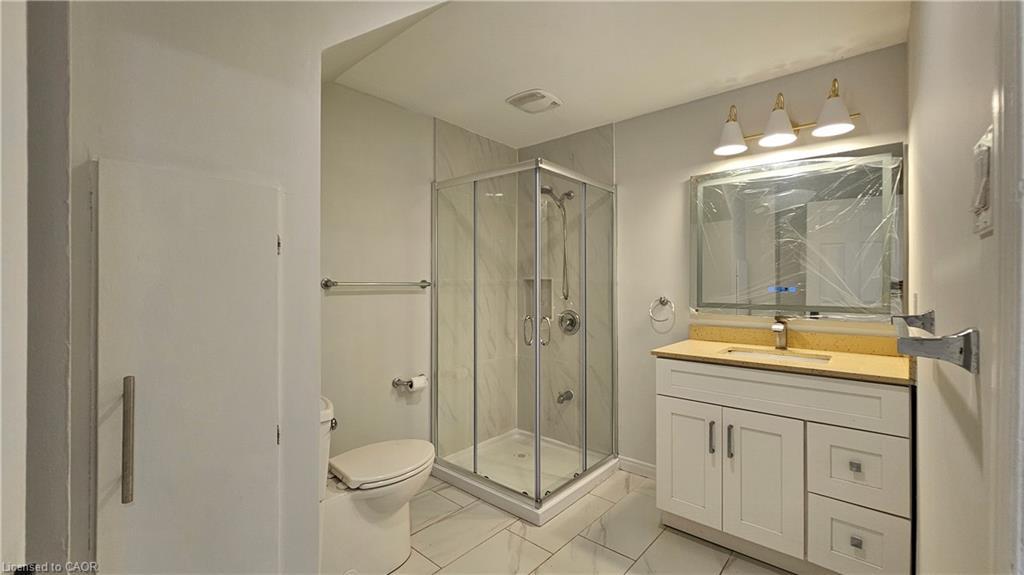 110 Abbot Drive, Hamilton, ON - Indoor Photo Showing Bathroom