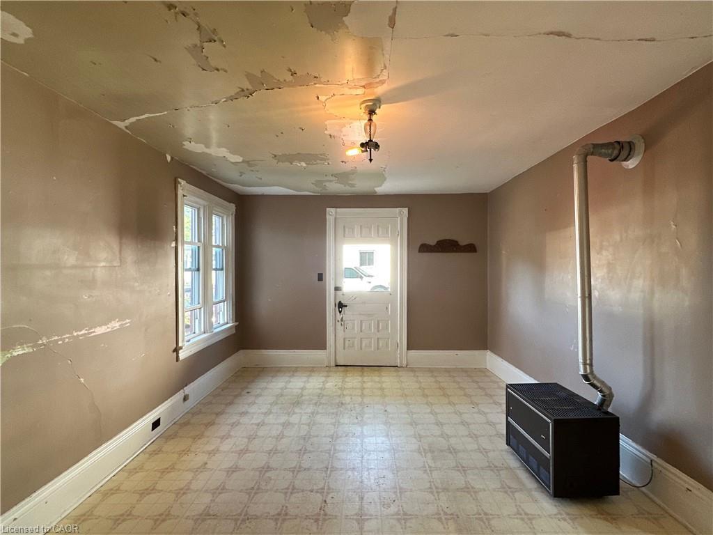 541 Broad Street E, Dunnville, ON - Indoor Photo Showing Other Room