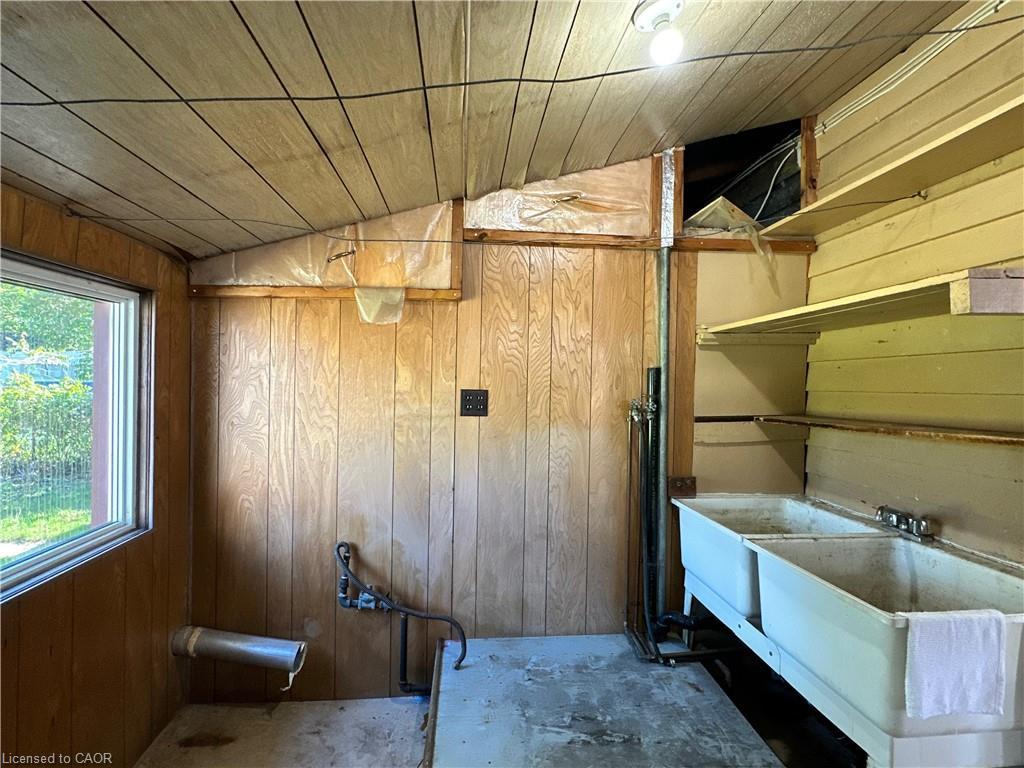 541 Broad Street E, Dunnville, ON - Indoor