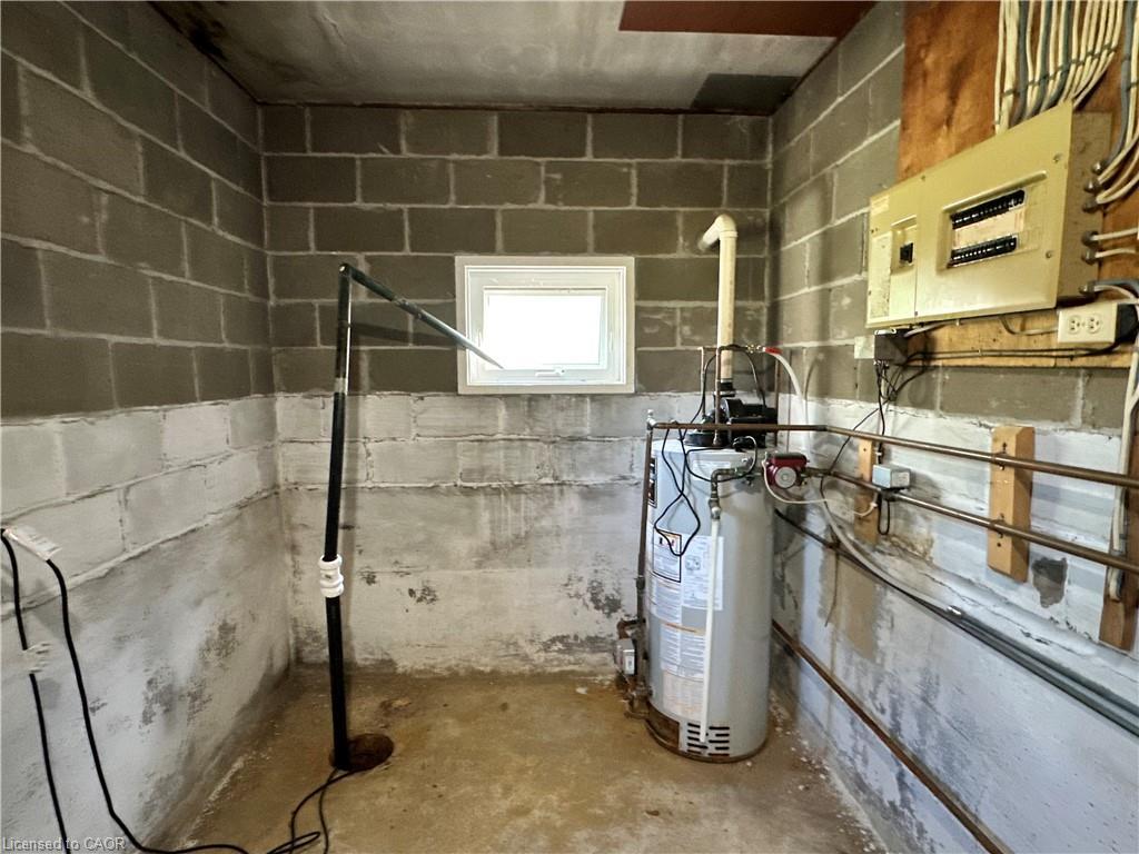 541 Broad Street E, Dunnville, ON - Indoor